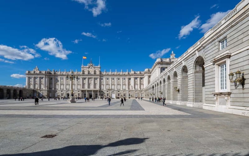 Royal Palace of Madrid: Private tour with entrance included - Sabatini Gardens and the 30-minute outdoor finish