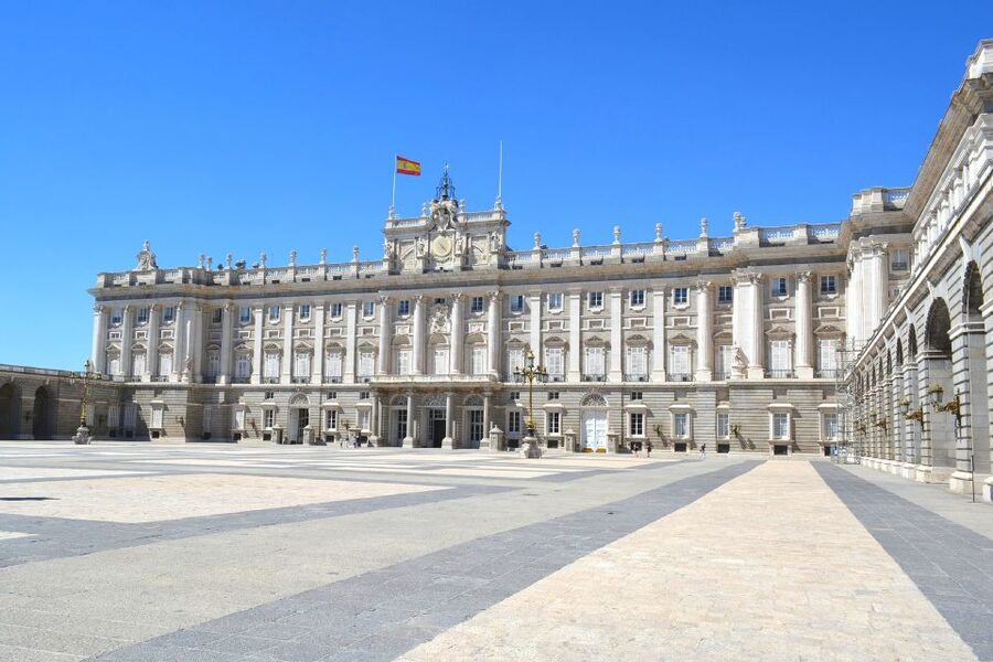 Royal Palace of Madrid Skip-the-Line and Retiro Park Tour - Entering the Royal Palace through the shorter line