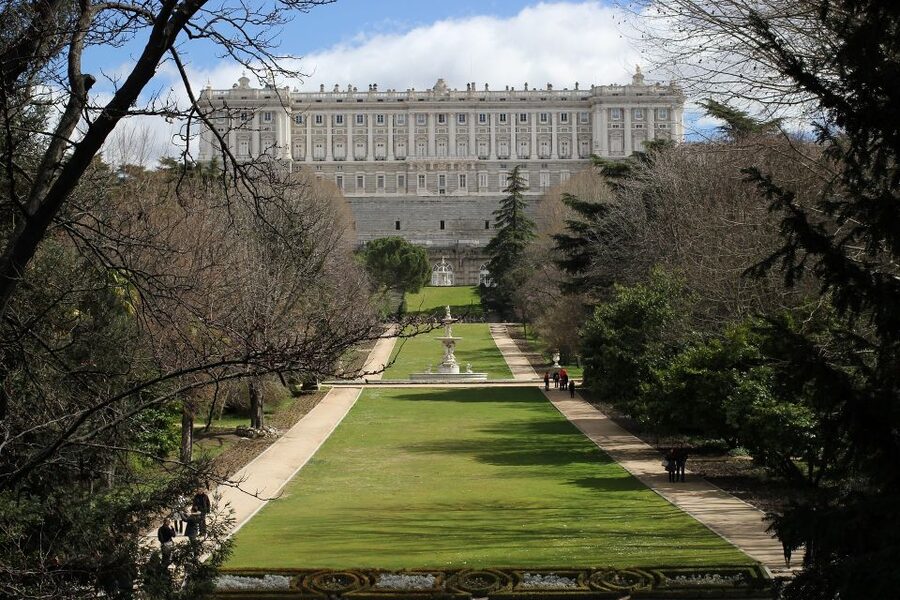Royal Palace of Madrid Skip-the-Line and Retiro Park Tour - Who will enjoy this five-hour outing?