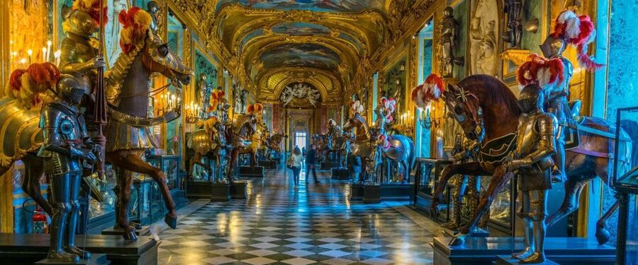 Royal Palace of Turin Skip-the-Line Ticket and Guided Tour - Meeting your guide and entering without the usual wait