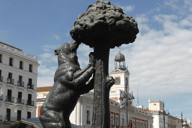 Royal Palace & Prado Museum Skip the Line Guided Tour - Walking through Madrid’s old center
