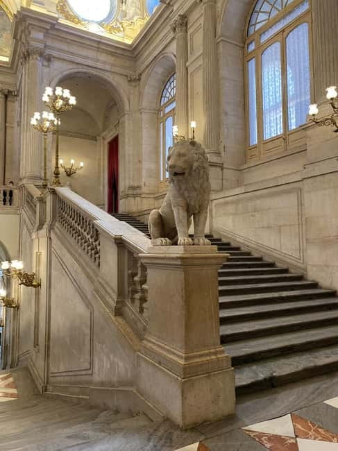 Royal Palace + Royal Collections Gallery Guided Tour - Booking details that affect your decision