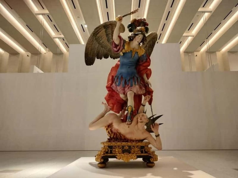 Royal Palace + Royal Collections Gallery Guided Tour - A 10-minute walk from palace rooms to museum objects