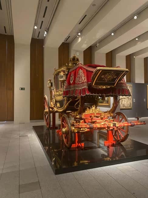 Royal Palace + Royal Collections Gallery Guided Tour - The Royal Collections Gallery and its 650 selected pieces