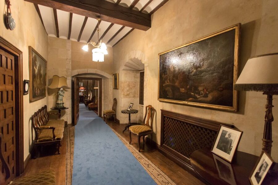 Salamanca: Monterrey Palace Audio-Guided Tour - What the One-Hour Timing Means