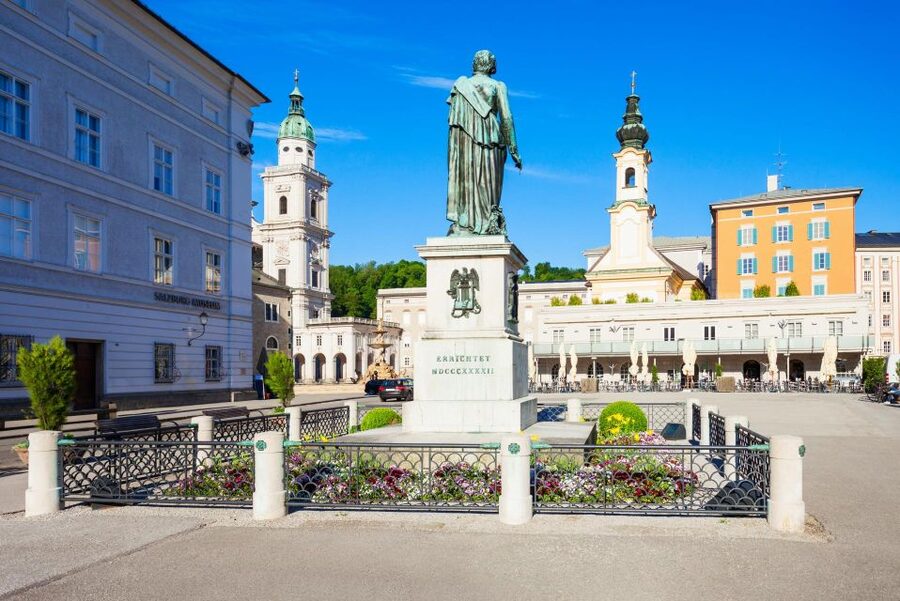 Salzburg: Old Town, Mozart, & Mirabell Gardens Walking Tour - Alter Markt, the Goldene Kugel, and the fortress view