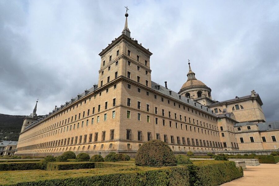 San Lorenzo de El Escorial: Monastery and Site Guided Tour - The basilica and Philip IIs religious purpose