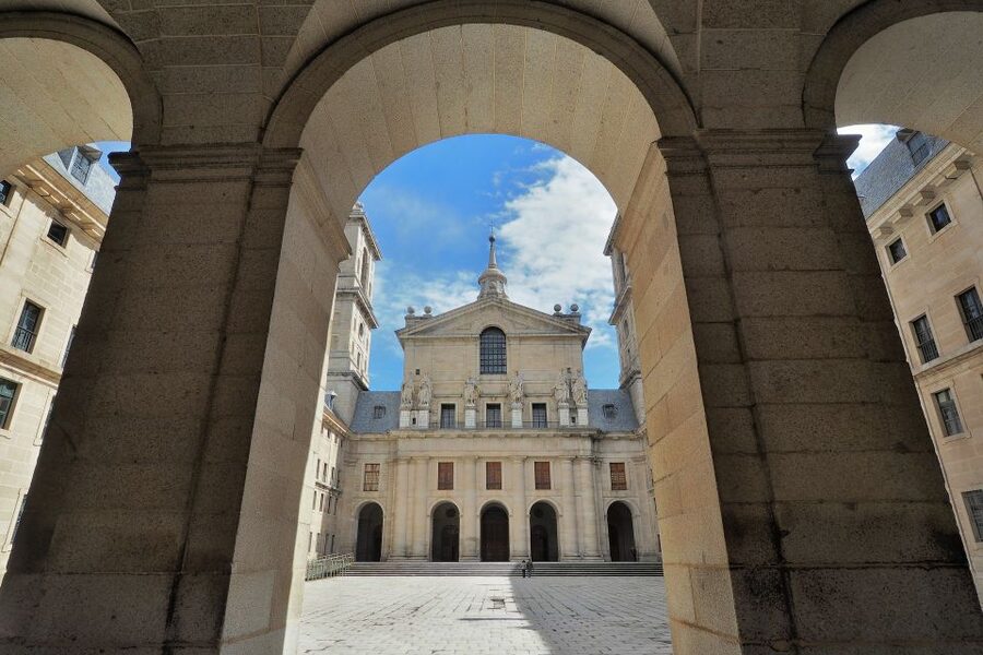 San Lorenzo de El Escorial: Monastery and Site Guided Tour - Philip IIs Royal Library