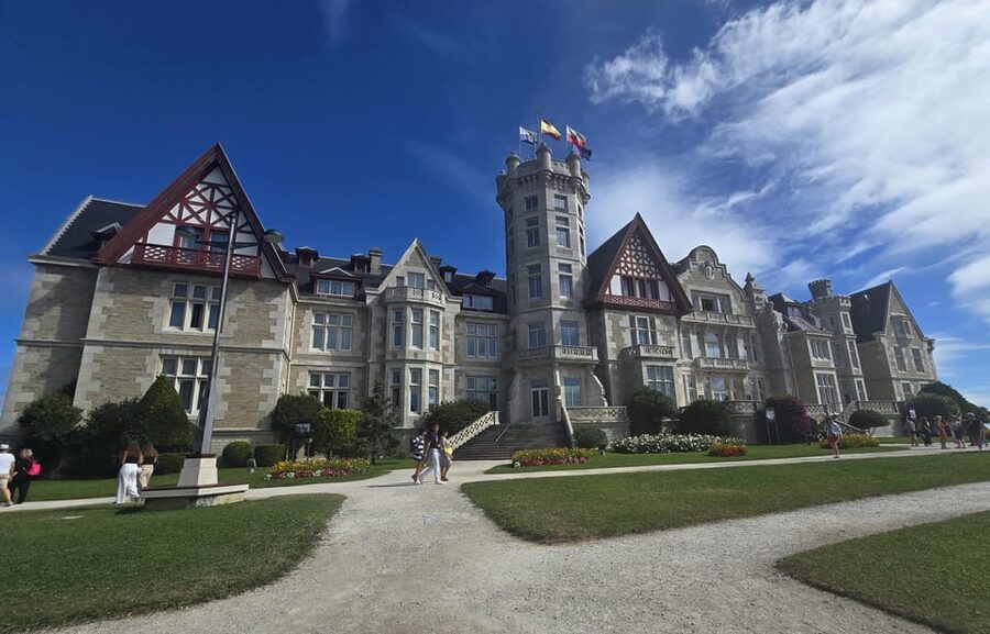 Santander exclusive: Private tour of the peninsula and Palacio de la Magdalena - Walking the peninsula for about an hour