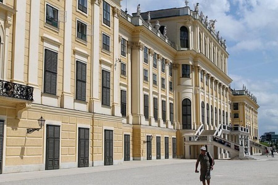 Schönbrunn Grand Tour : Private Skip-the-Line Walking Tour - The Grand Gallery and the palace at full scale