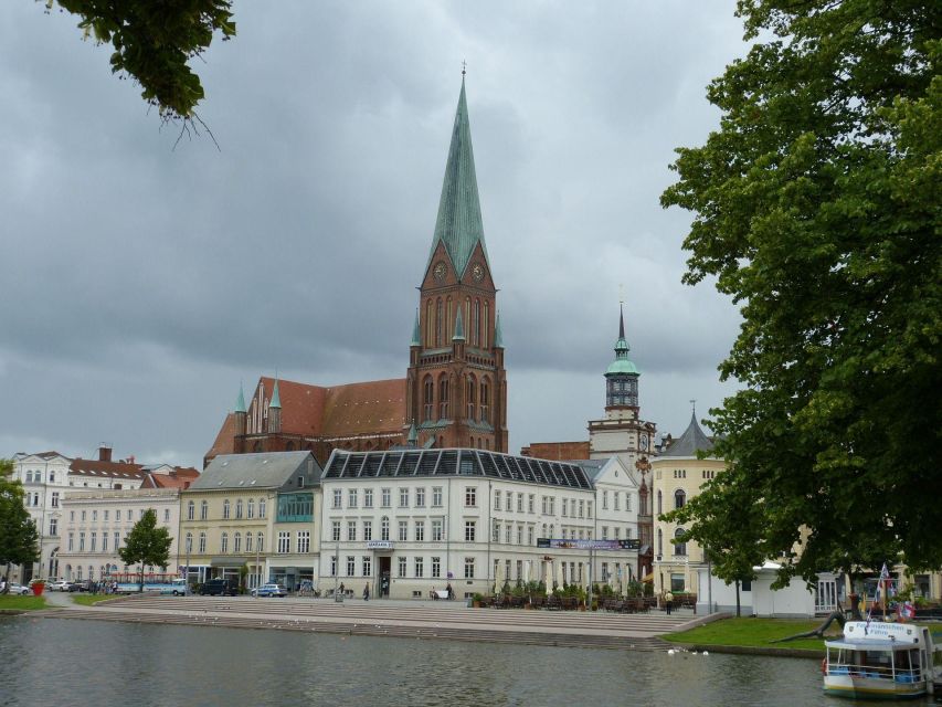 Schwerin: Private Guided Walking Tour - Key points to know before booking
