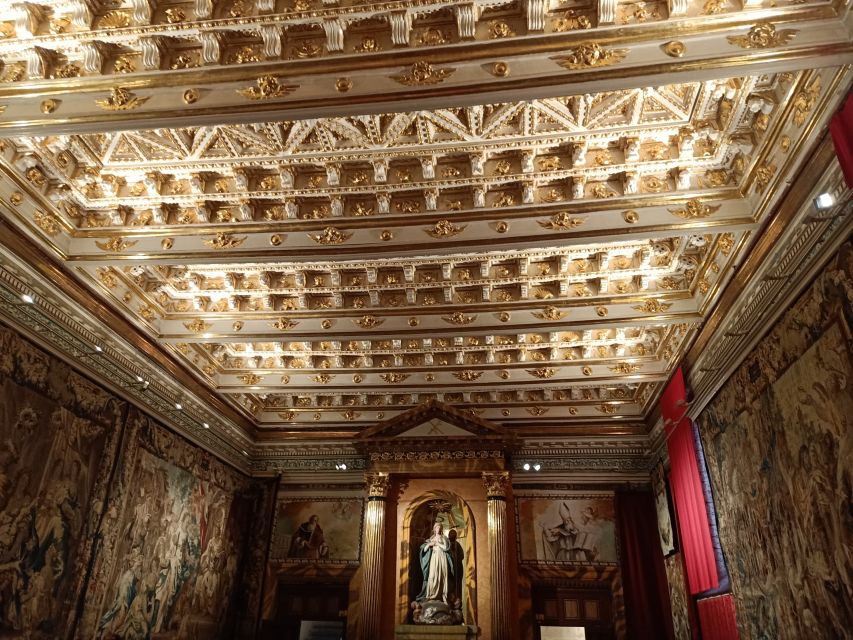 Segovia: Guided Walking Tour with Cathedral & Alcázar Entry - What $32 buys you