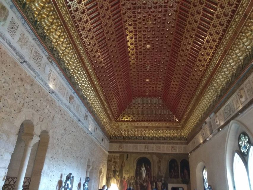 Segovia: Guided Walking Tour with Cathedral & Alcázar Entry - Meeting at Plaza Azoguejo