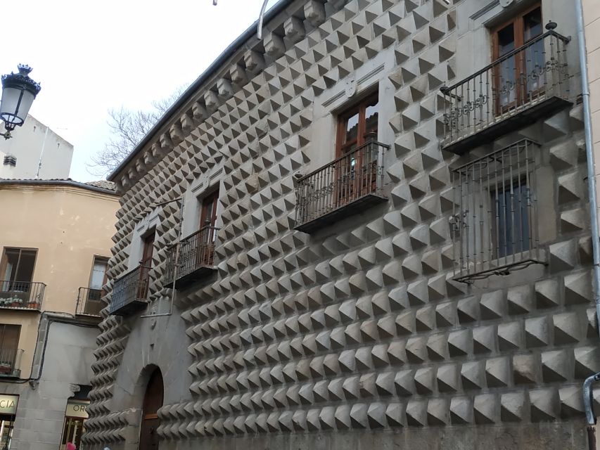 Segovia: Guided Walking Tour with Cathedral & Alcázar Entry - Casa de los Picos and the changing old streets