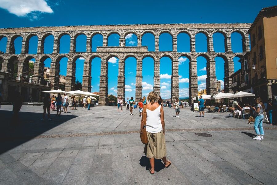 Segovia: Private City Walking Tour with Alcázar of Segovia - Sirenas Square and Medina del Campo