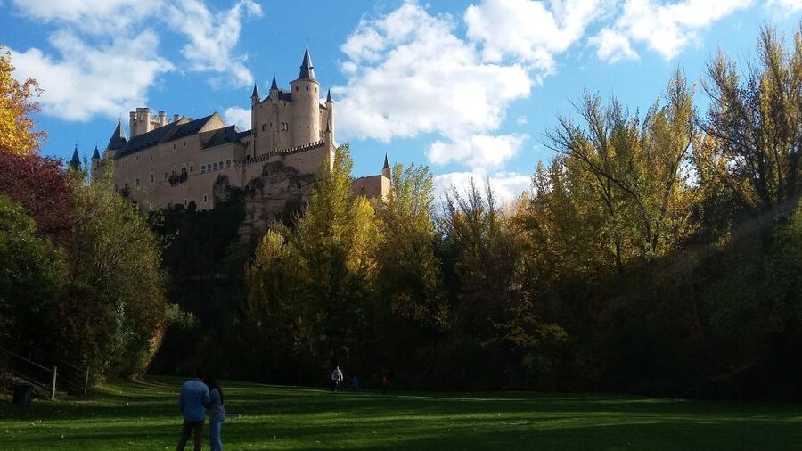 Segovia: Private City Walking Tour with Alcázar of Segovia - Practical details that affect your day