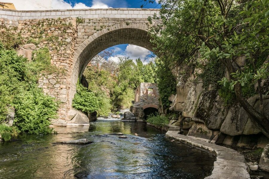 Segovia Private Guided Visit & Alcazar with High Speed Train - Practical advice for a smoother day
