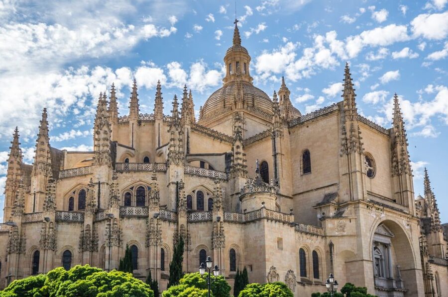 Segovia Private Guided Visit & Alcazar with High Speed Train - Old Town streets, Plaza Mayor, and the cathedral question