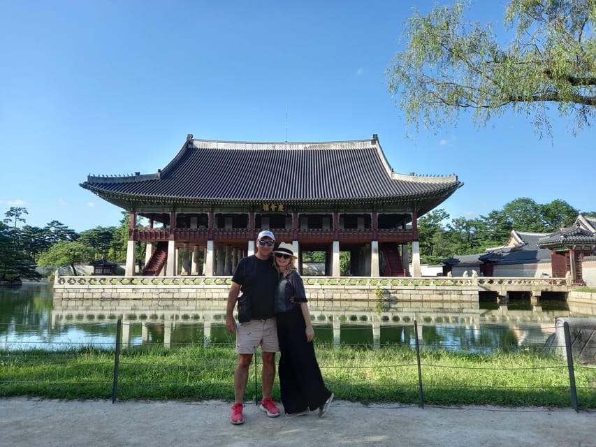 Seoul: 6-Hour Guided Tour to City Highlights, Palace & More - Bukchon Hanok Village and Seoul’s two faces