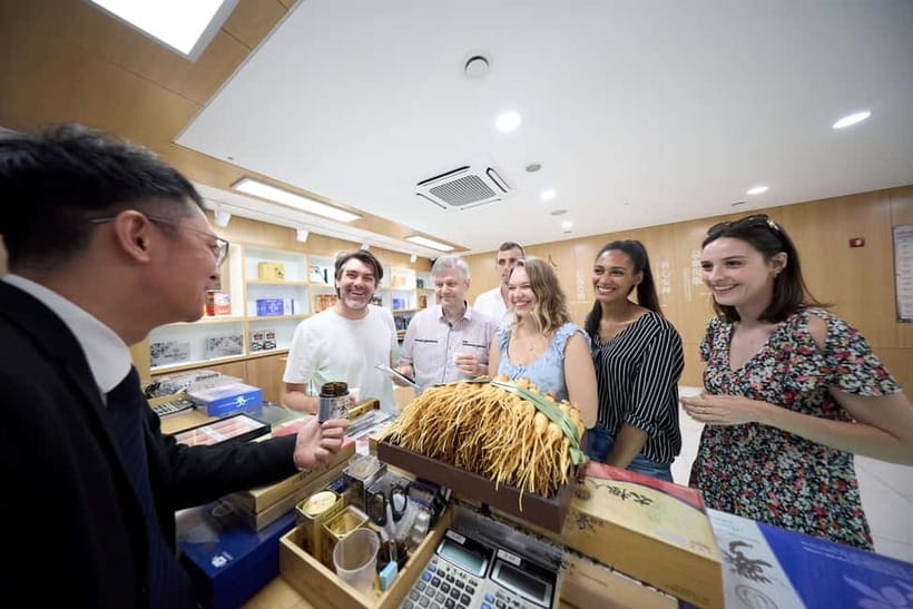 Seoul: Bukchon Village, Gyeongbokgung, Gwangjang Market - Ginseng tea and the shopping question