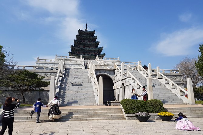 Seoul City Sightseeing Tour Including Gyeongbokgung Palace, N Seoul Tower, and Namsangol Hanok Village - The ginseng center, useful context with a sales pitch
