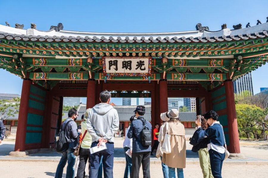 Seoul: Deoksugung Palace Heritage Walking Tour - Who should book this Seoul heritage walk?