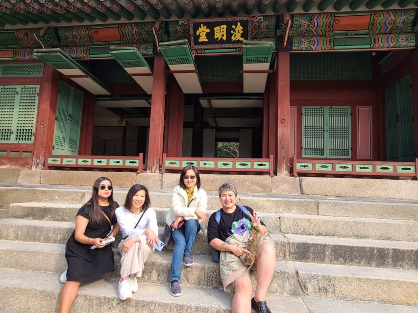Seoul: Deoksugung Palace Heritage Walking Tour - Gwanghwamun Square and the stories behind public monuments