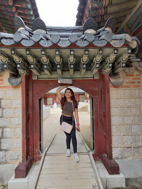 Seoul: Full-Day Guided Tour to Gyeongbokgung, Bukchon & More - A full day built around Seoul’s old and new
