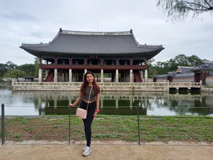 Seoul: Full-Day Guided Tour to Gyeongbokgung, Bukchon & More - National Folk Museum and the life behind the monuments