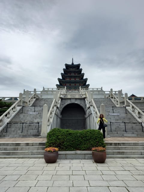 Seoul: Full-Day Guided Tour to Gyeongbokgung, Bukchon & More - Gwangjang Market and the cost of eating well