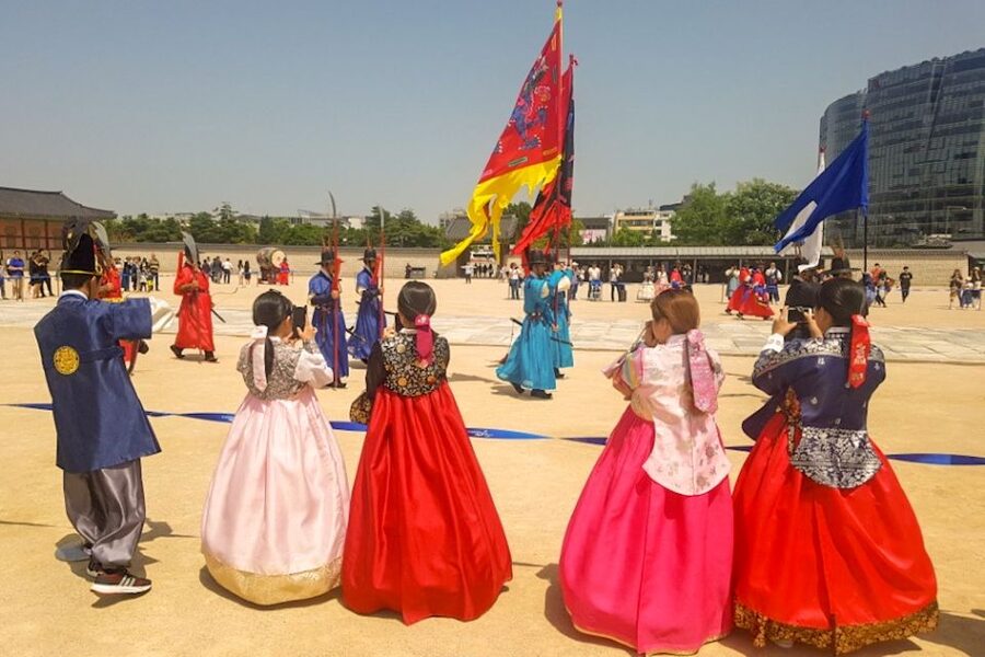 Seoul: Gyeongbok Palace and Bukchon Hanok Walking Tour - Key points to know before booking