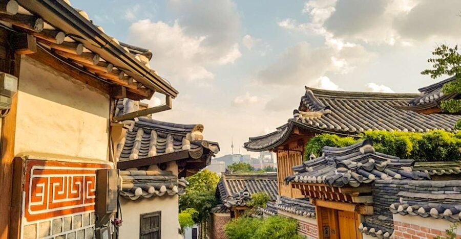 Seoul: Gyeongbok Palace and Bukchon Hanok Walking Tour - Who should book this Seoul tour?