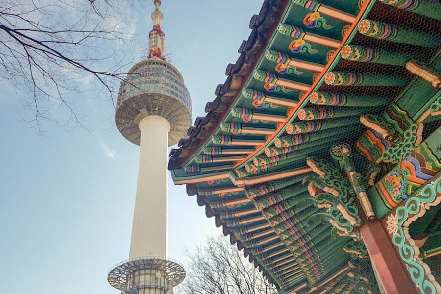 Seoul: Gyeongbok Palace and Bukchon Hanok Walking Tour - Gyeongbokgung Palace and the royal guard ceremony