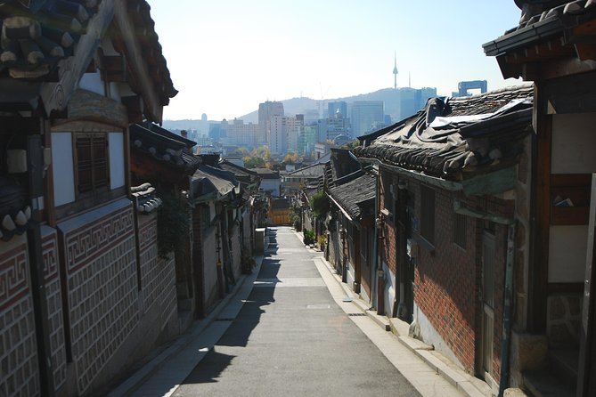 Seoul: Gyeongbok Palace, Bukchon Village, and Gwangjang Tour - A fast introduction to Seoul for $32