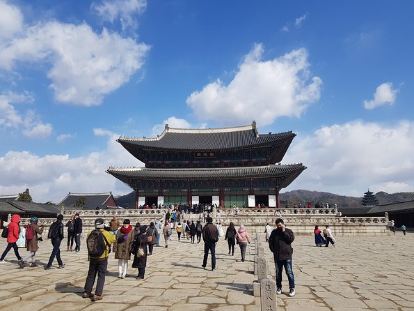 Seoul: Gyeongbok Palace, Bukchon Village, and Gwangjang Tour - Timing, walking, and what to bring