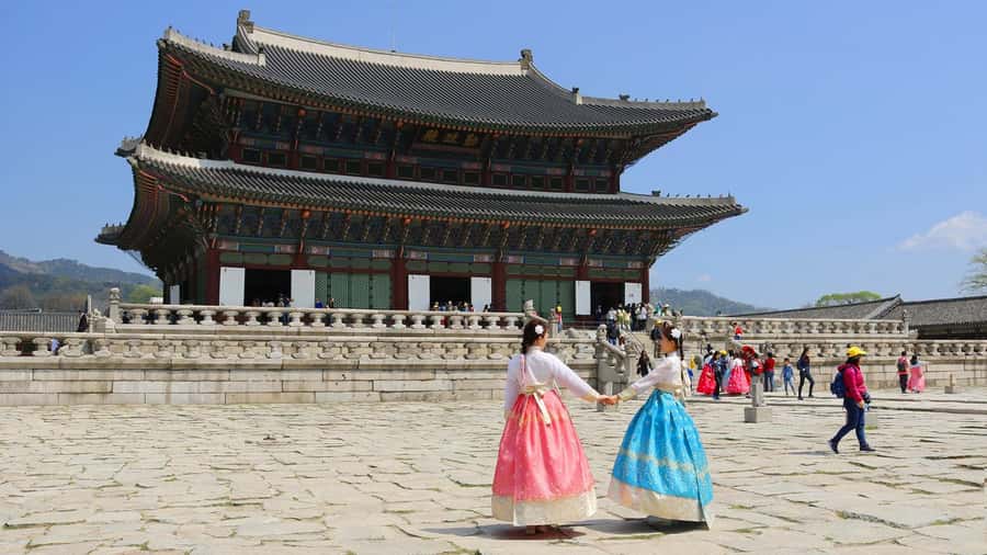 Seoul: Gyeongbokgung / Hanok Village / N Seoul Tower - Riding the Namsan cable car to N Seoul Tower