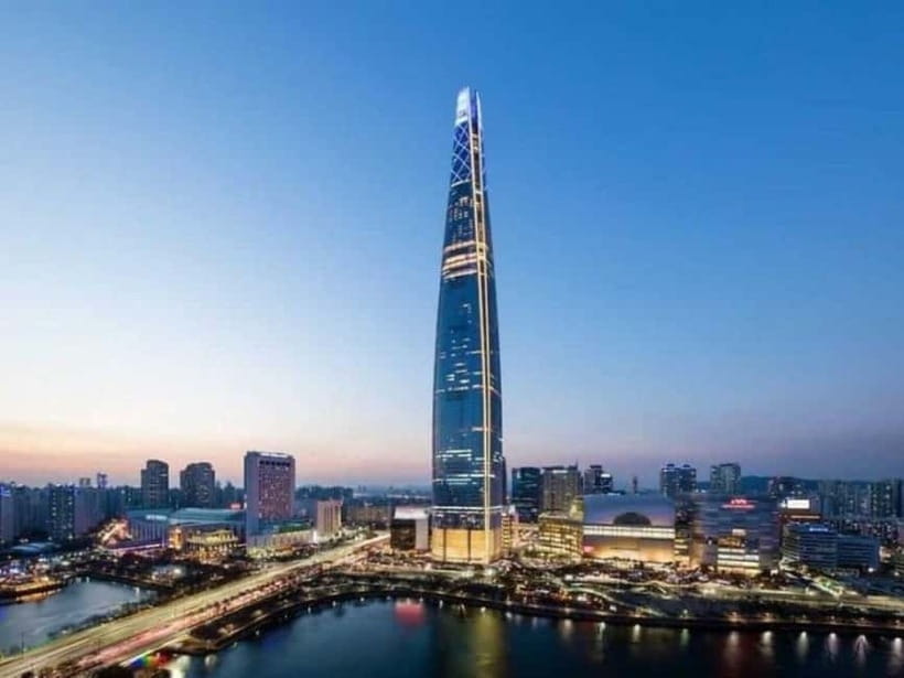 Seoul: Gyeongbokgung, Lotte Tower & Gangnam Trendy Day Tour - Gwanghwamun Square and the Blue House drive-by