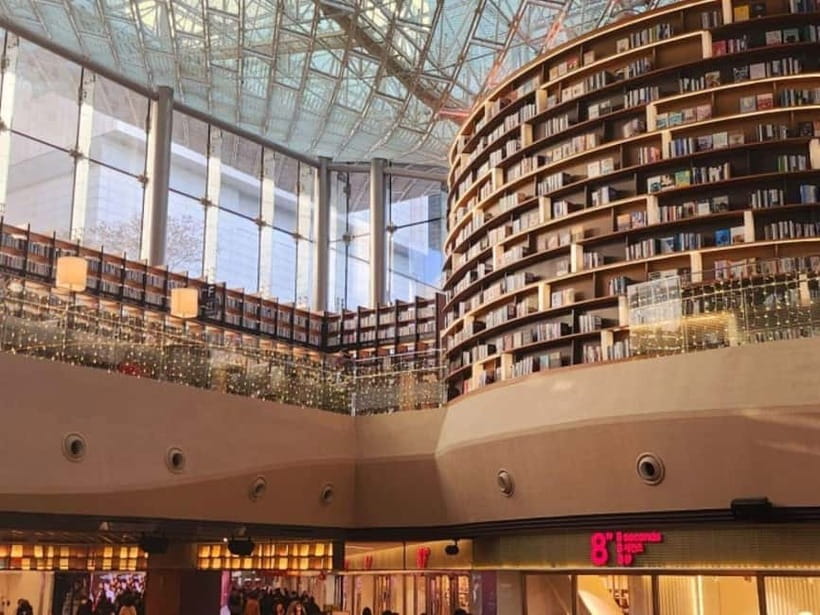 Seoul: Gyeongbokgung, Lotte Tower & Gangnam Trendy Day Tour - Starfield Library inside COEX Mall