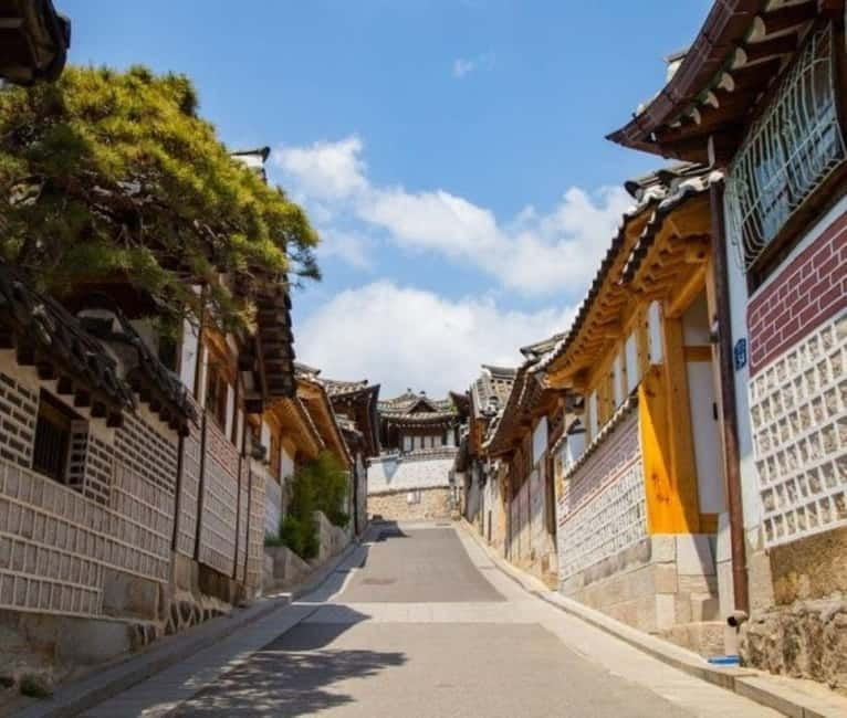 Seoul: Gyeongbokgung, Lotte Tower & Gangnam Trendy Day Tour - What the $79 price includes