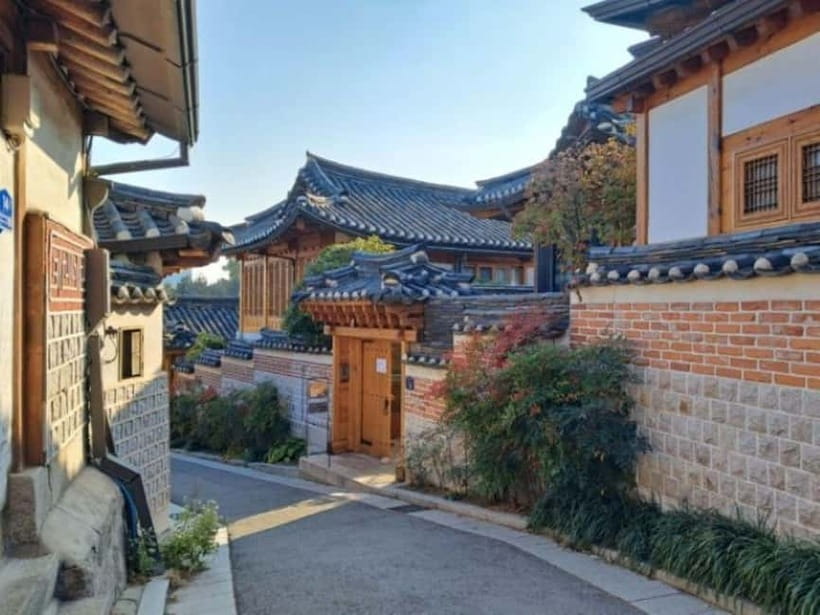 Seoul: Gyeongbokgung, Lotte Tower & Gangnam Trendy Day Tour - Pace, transport, and practical details