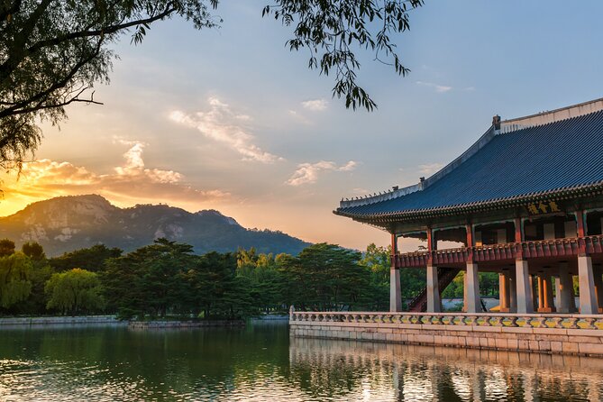 Seoul: Gyeongbokgung Palace Half Day Tour - Reading the palace through architecture