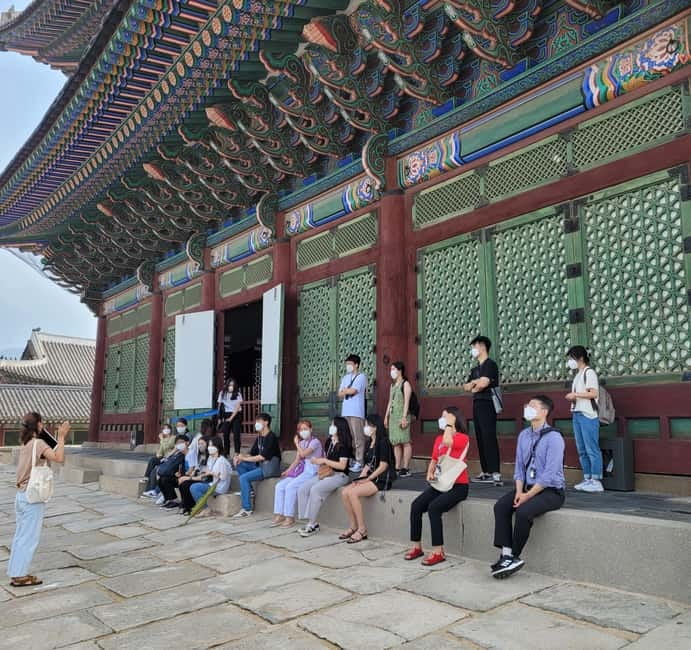 Seoul: Gyeongbokgung Palace Half Day Tour - Gyeonghoeru, the pavilion beside the lake
