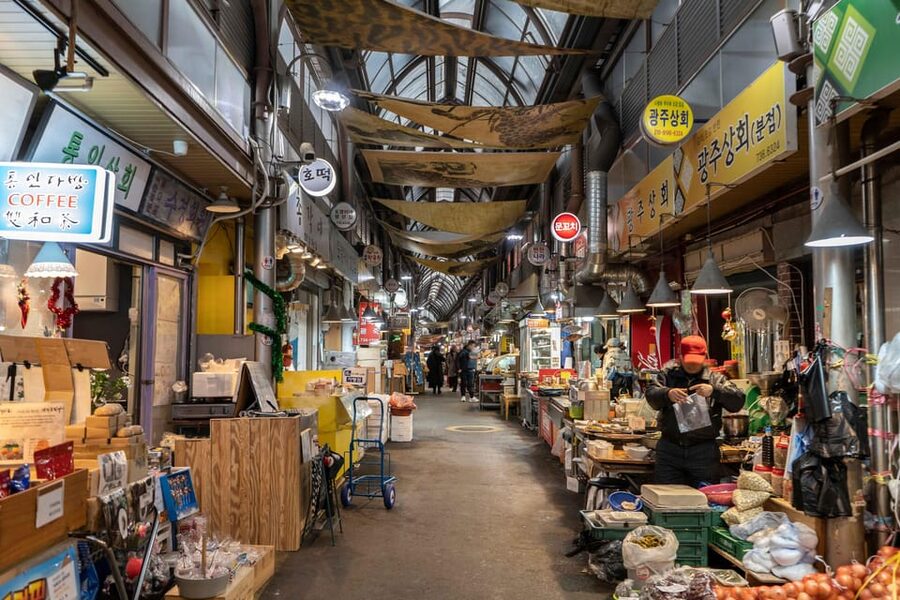 Seoul: Gyeongbokgung Palace Tour & Lunch at Authentic Market - Should You Book the Gyeongbokgung and Tongin Market Tour?