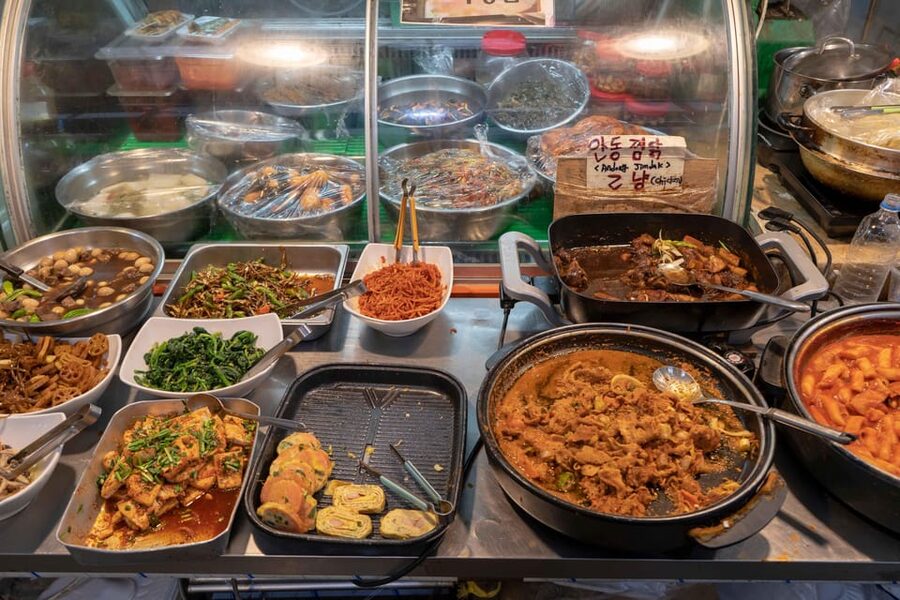 Seoul: Gyeongbokgung Palace Tour & Lunch at Authentic Market - What the $119 Price Really Covers