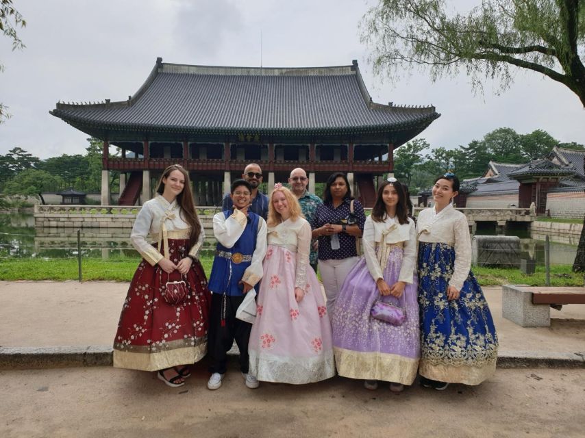 Seoul Half-Day City Highlight, Palace Tour with Hanbok - A small Korean snack between major sights