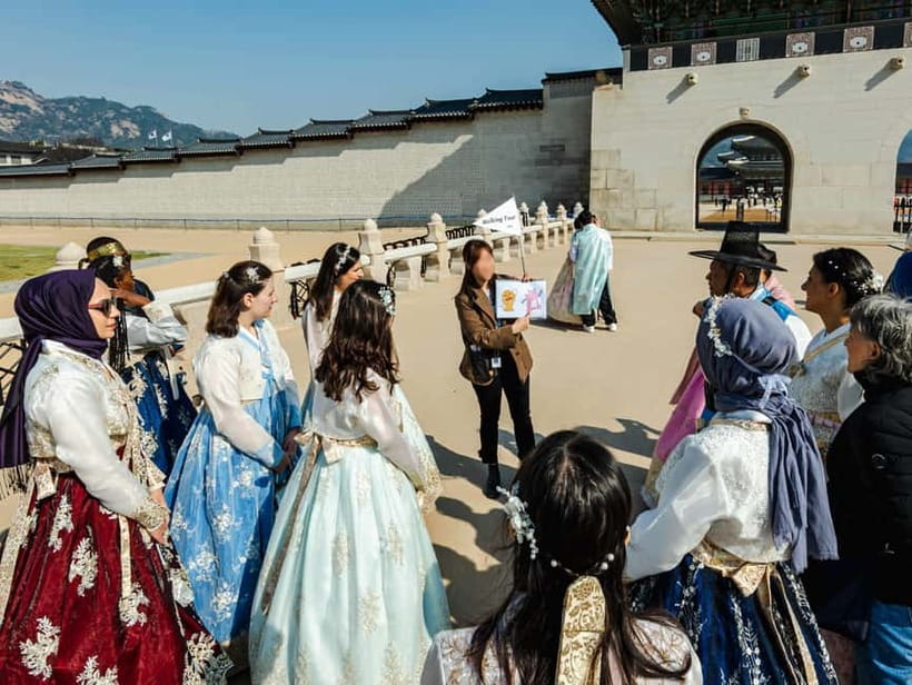 Seoul Half-Day City Highlight, Palace Tour with Hanbok - What the guides add to the day