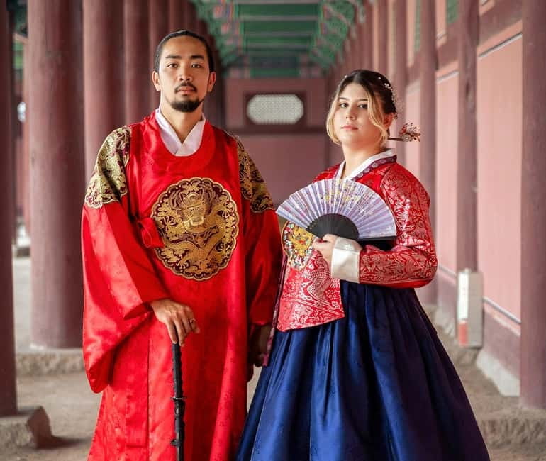 Seoul: Hanbok Photo Tour at Gyeongbokgung Palace - Start at Daehan Hanbok beside Gyeongbokgung Station