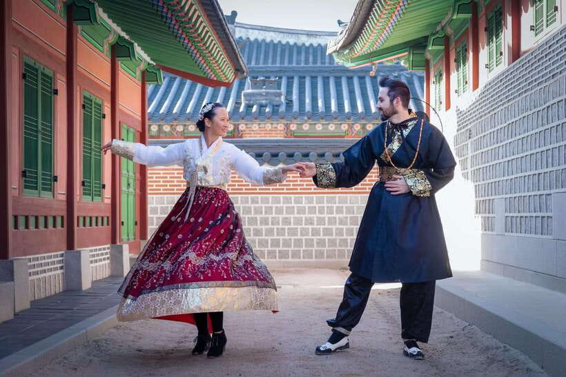 Seoul: Hanbok Photo Tour at Gyeongbokgung Palace - What the photo package actually gives you