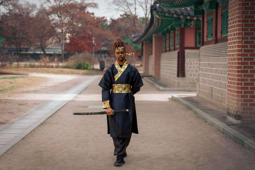 Seoul: Hanbok Photo Tour at Gyeongbokgung Palace - Staying at the palace after the photographer leaves