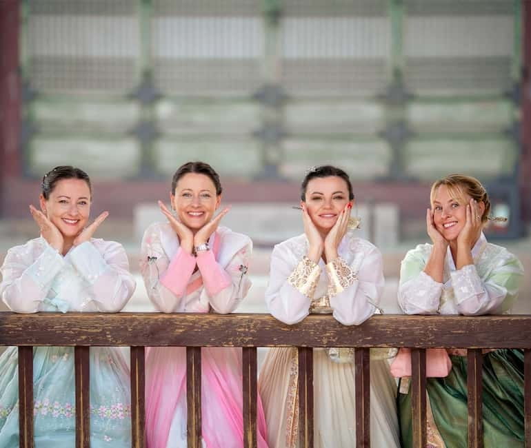 Seoul: Hanbok Photo Tour at Gyeongbokgung Palace - Is $311 good value for a group of four?